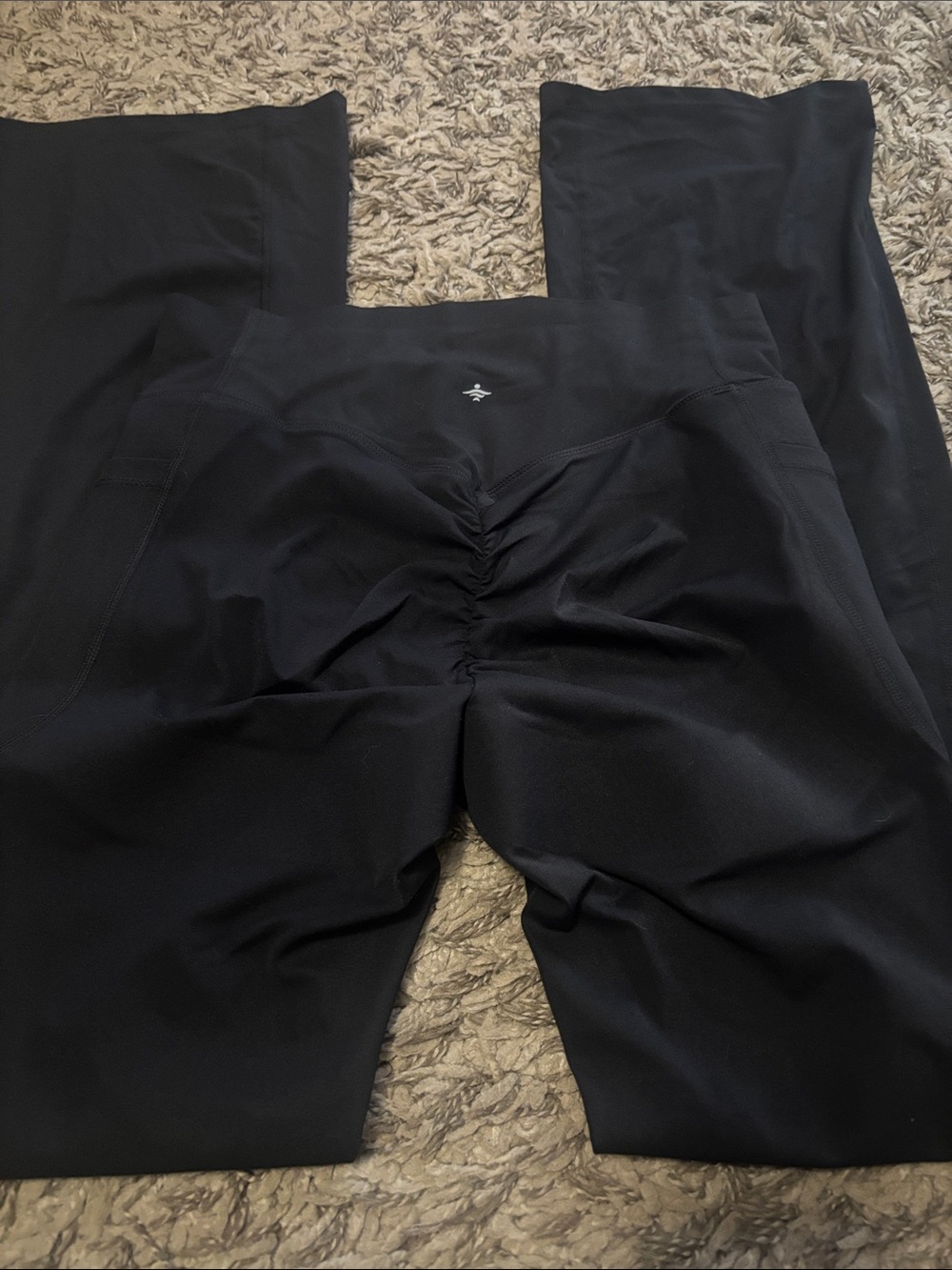 HALARA Black V-Waist Booty Scrunch & Lift Booty band Leggings with Flared Hem
